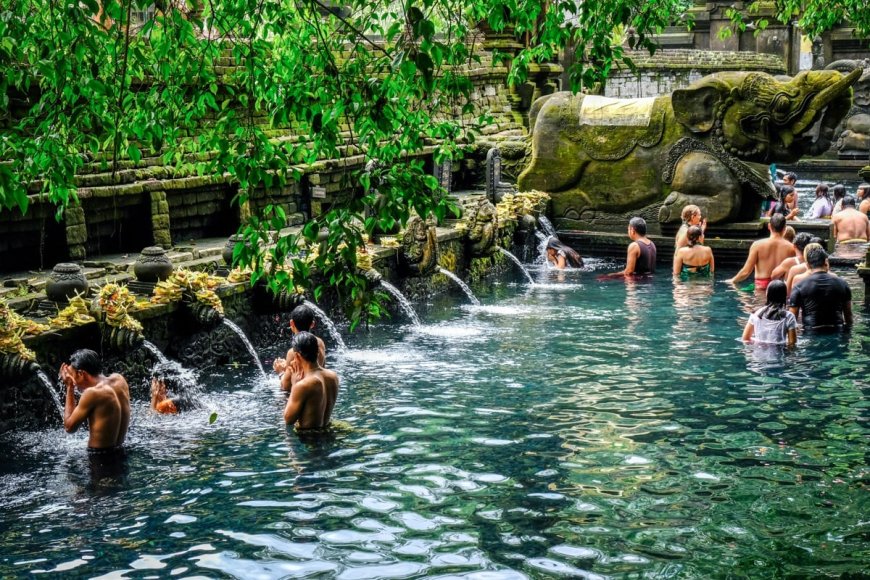 Panduan ke Mata Air Suci Tirta Empul: Pura Air Suci Bali