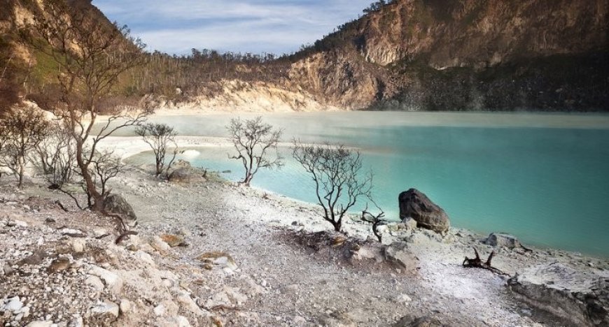 Kawah Putih, Keindahan Magis dan Suasana yang Membius