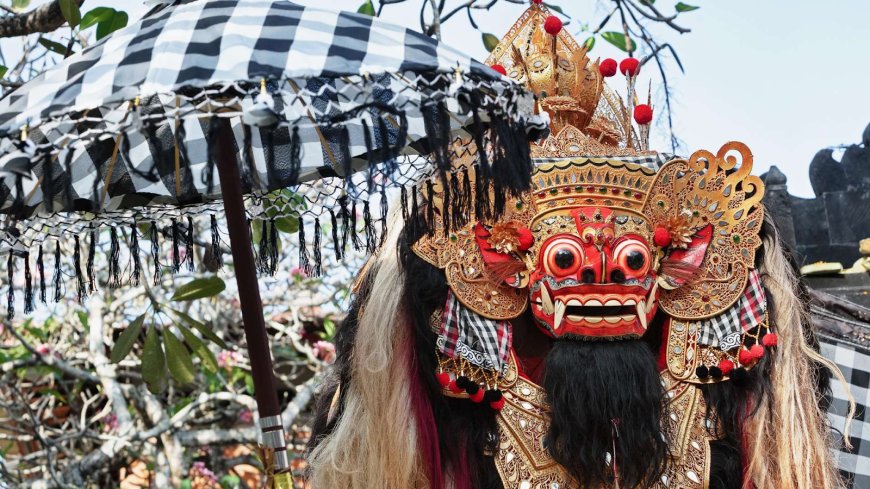 Tari Barong dan Keris: Pertarungan Abadi