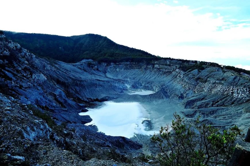 Tangkuban Perahu, "Perahu Terbalik" dengan Pemandangan