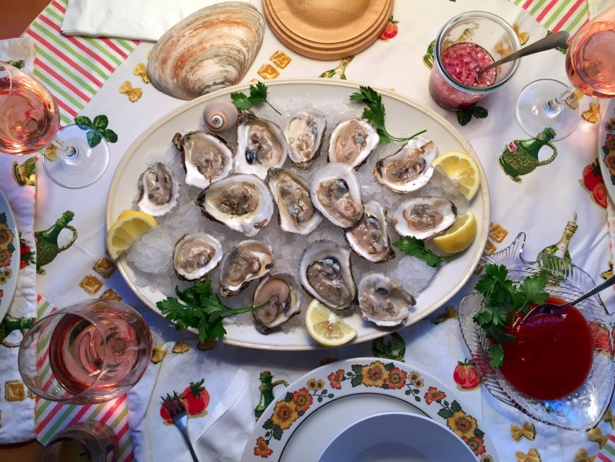 Oysters Dengan Setengah Cangkang dan Rosé Mignonette