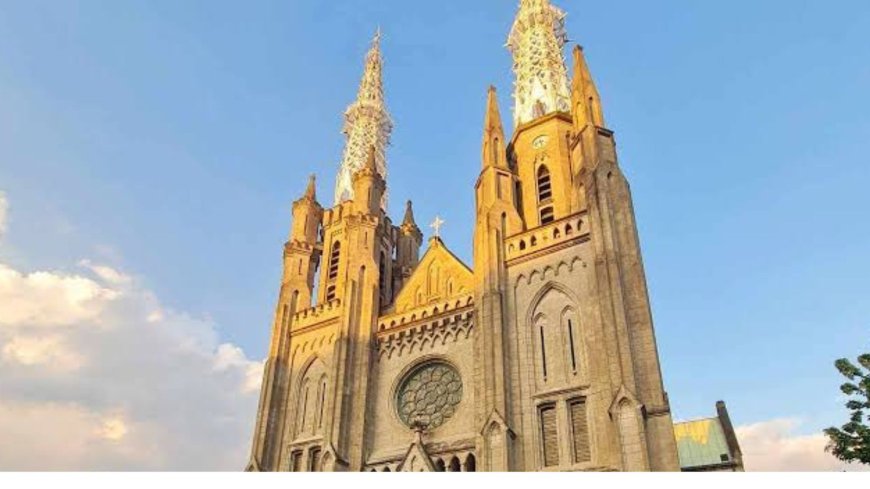 Katedral Katolik Neo-Gotik di Jakarta