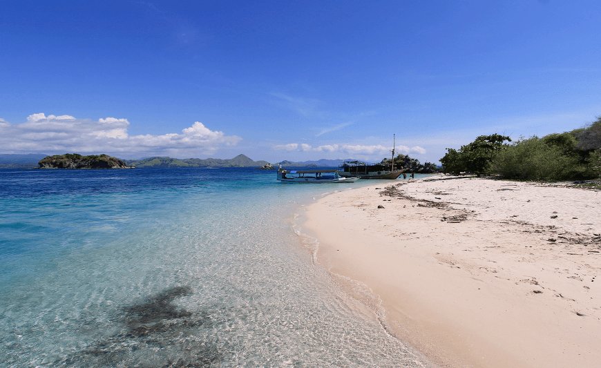 Pulau Bidadari, Keindahan Alam Mungil dengan Pantai Eksotis