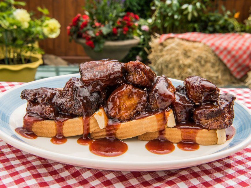 Burnt Ends dengan brisket asap yang renyah dan berkaramel