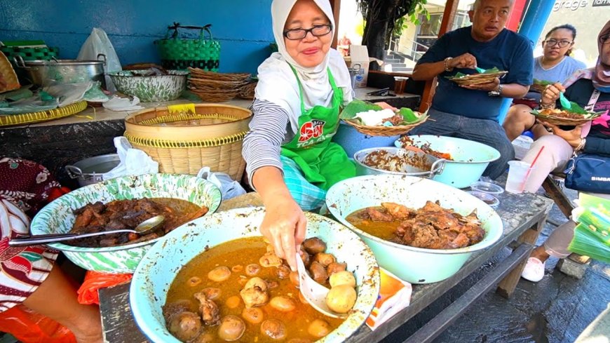 5 Makanan Kaki Lima yang Wajib Dicoba di Bandung