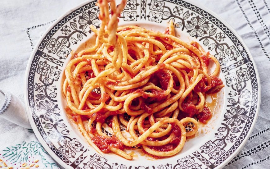 Pasta Pici dengan Bawang Putih Panggang dan Tomat