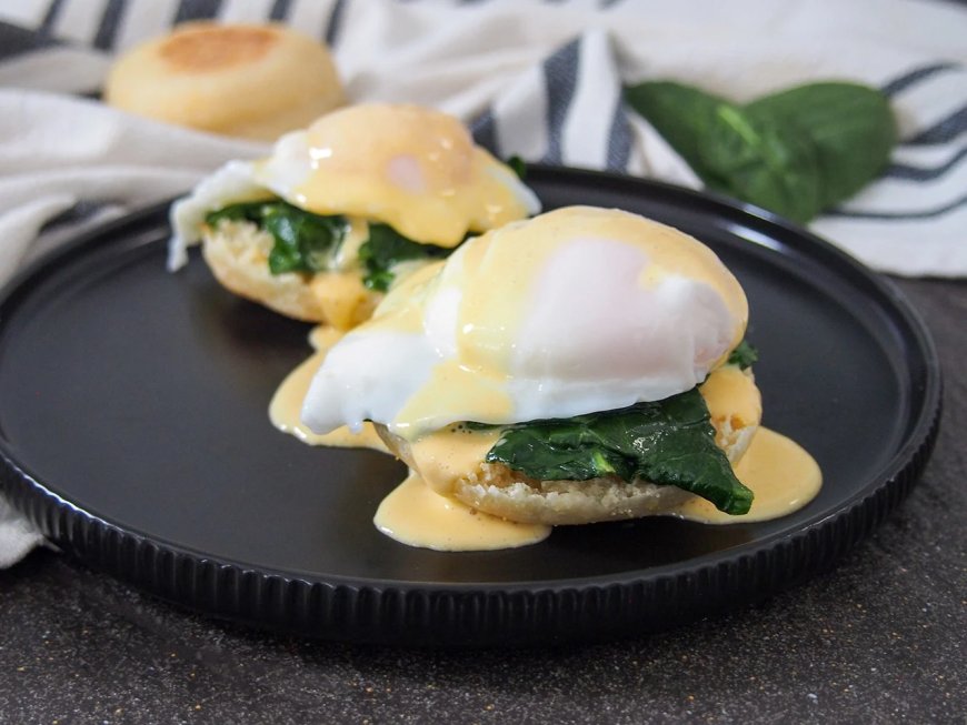 Telur Florentine dengan Saus Mornay Asap