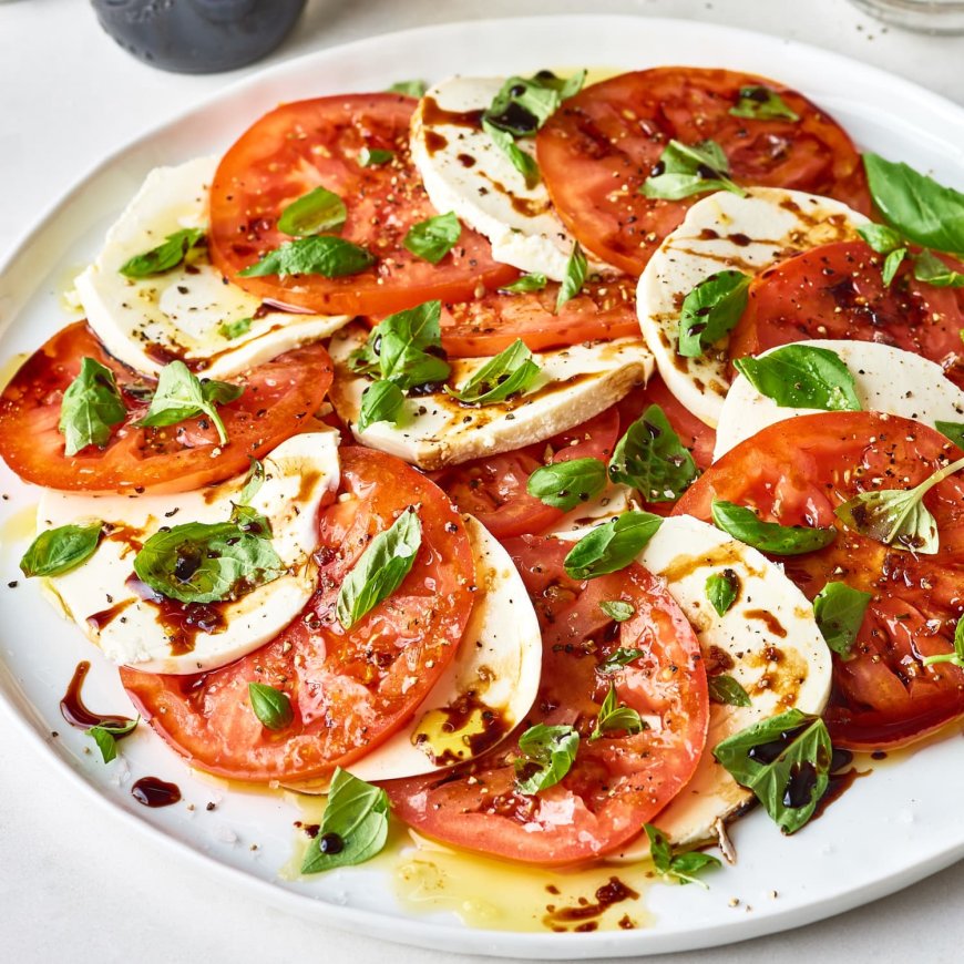 Salad Caprese Ini Adalah Makanan Terbaik Musim Panas