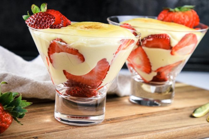 Zabaglione with Strawberries Desert Penutup Segar