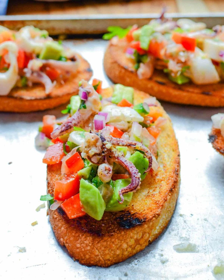 Salad Kacang Putih Hangat dan Cumi-cumi dengan Bruschetta