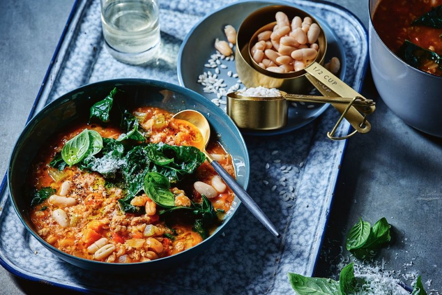 Minestrone dengan Kacang Putih dan Sosis Italia