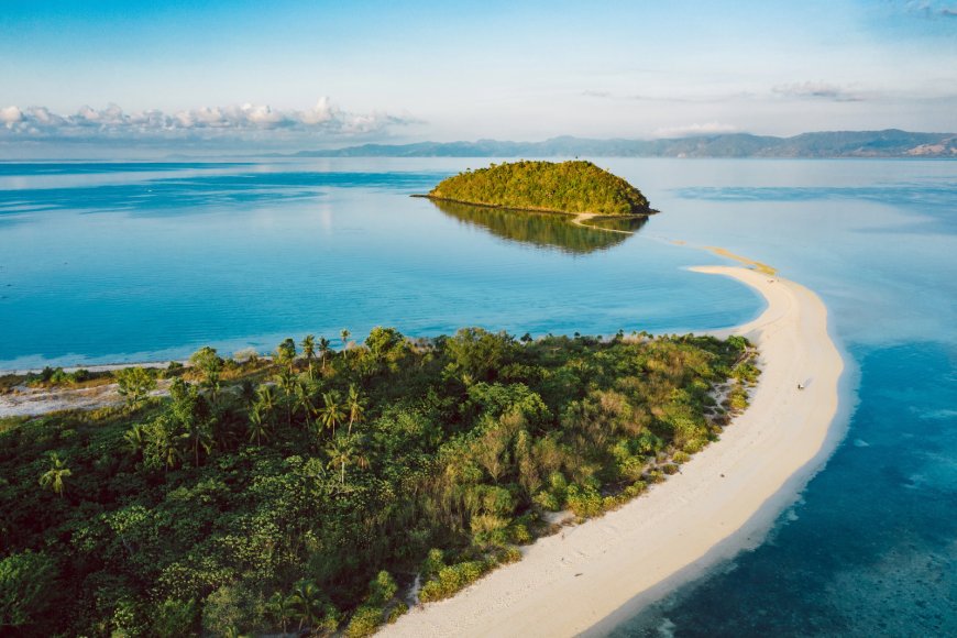 Romblon Pulau Kecil Dengan Pasir Putih dan Lautan Biru