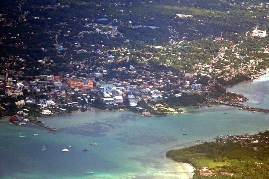 Tagbilaran adalah ibu kota provinsi Bohol di Filipina