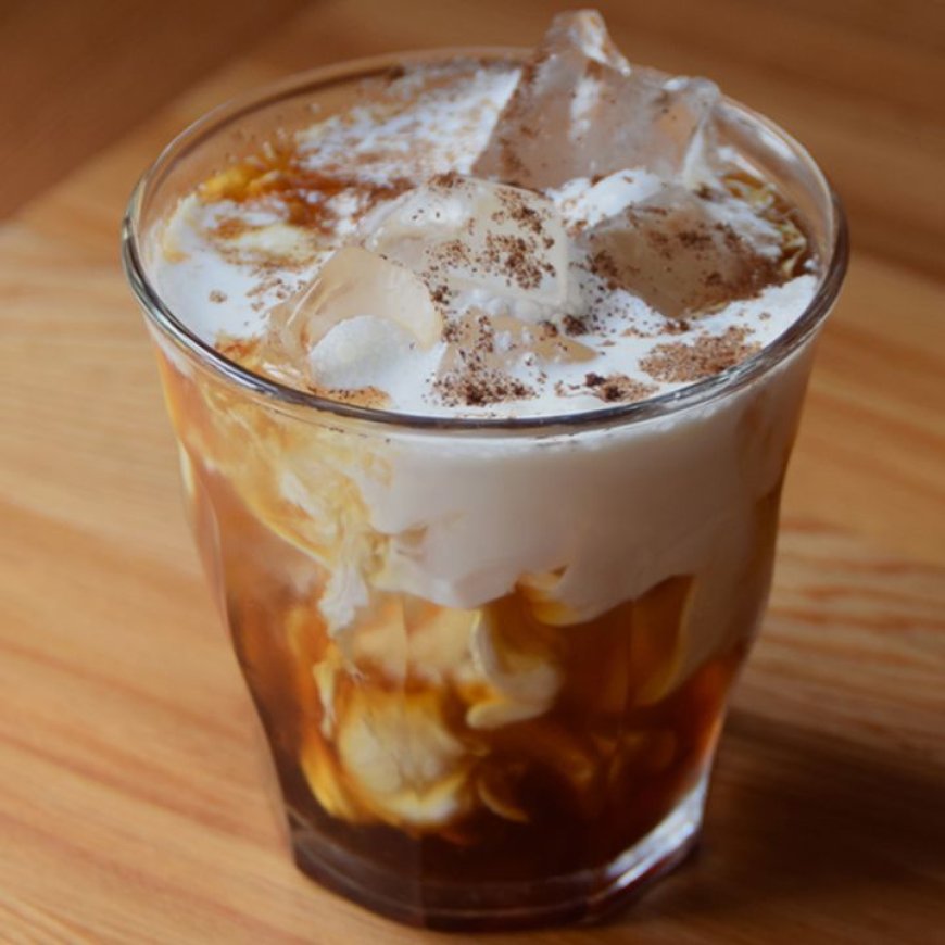 Rum, Benedictine, dan Kopi Membuat Milk Punch Ini Jadi Hits