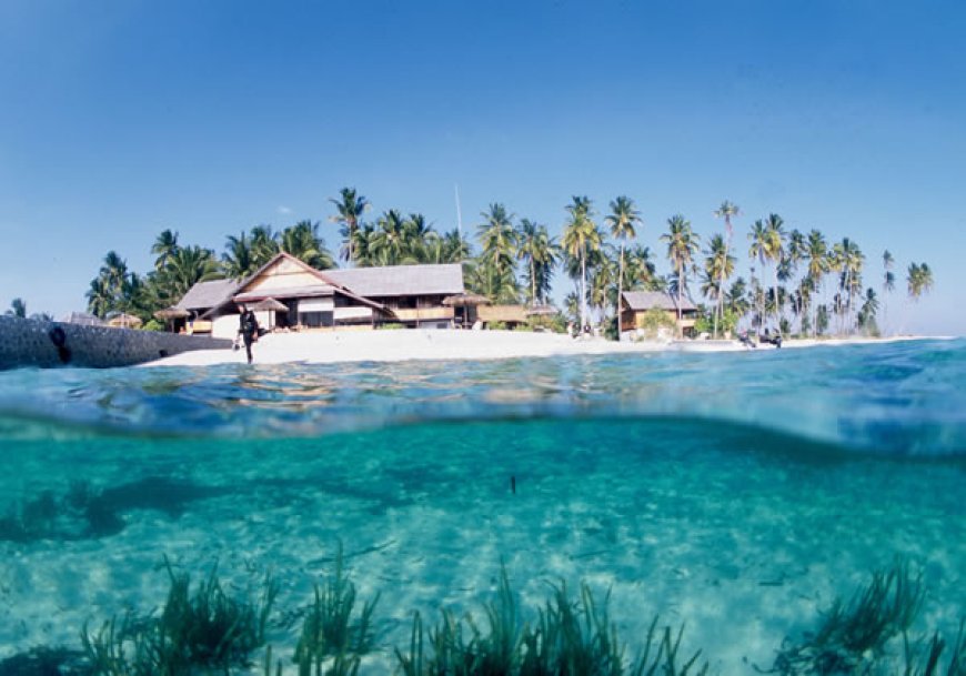 Tukangbesi Islands serangkaian pulau di lepas pantai tenggara