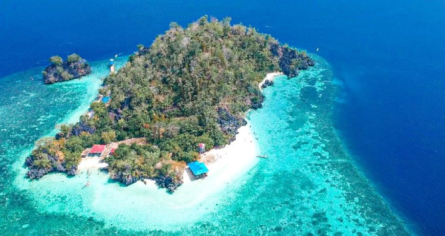 Pulau Hari pulau populer di lepas pantai Sulawesi Tenggara