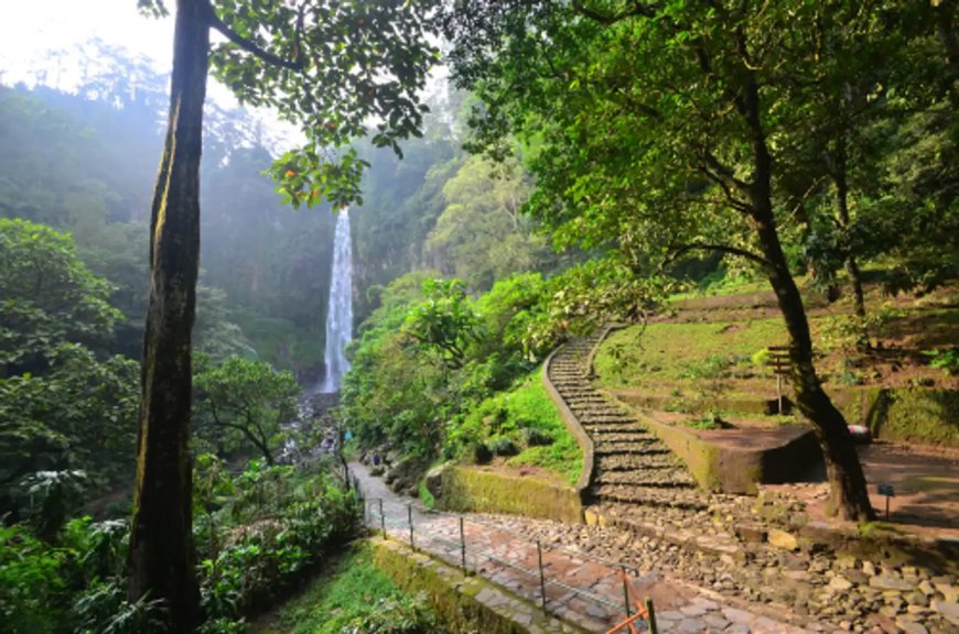 Resor pegunungan rekreasi yang damai di Tawangmangu