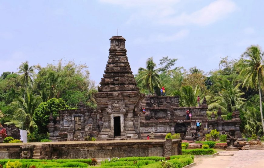 Panataran kompleks candi besar di dekat Blitar di Jawa Timur