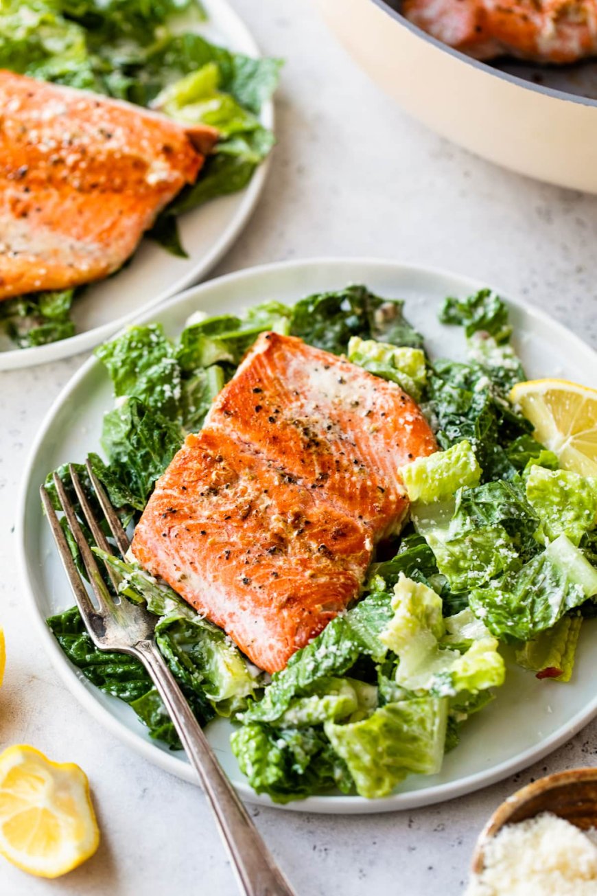 Salad Salmon "Caesar"