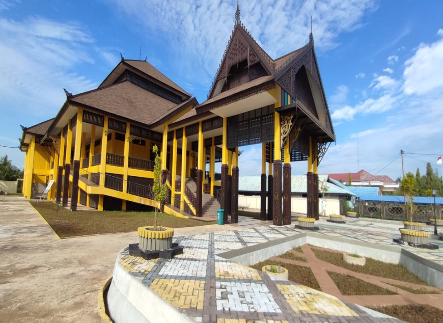 Mempawah kota yang menarik di semenanjung kecil