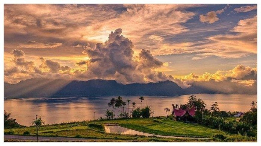 Danau Maninjau Berada di Bukittinggi dan utara Padang