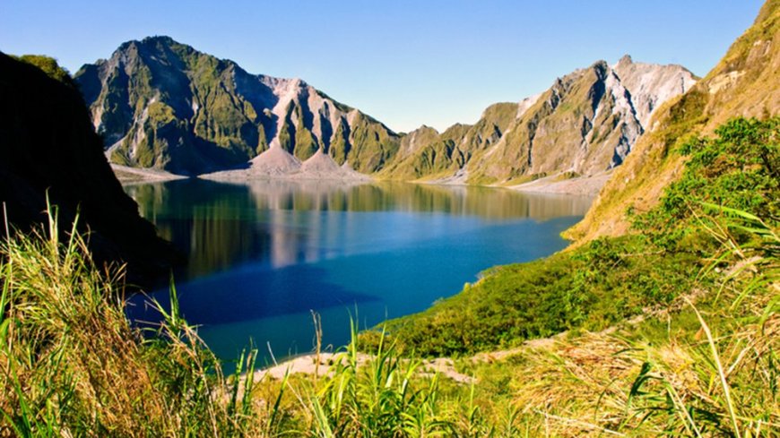 Gunung Pinatubo Filipina , 89 km di barat laut Manila