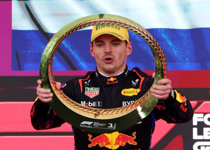 Verstappen menang dari posisi ke-17 di tengah kekacauan hujan