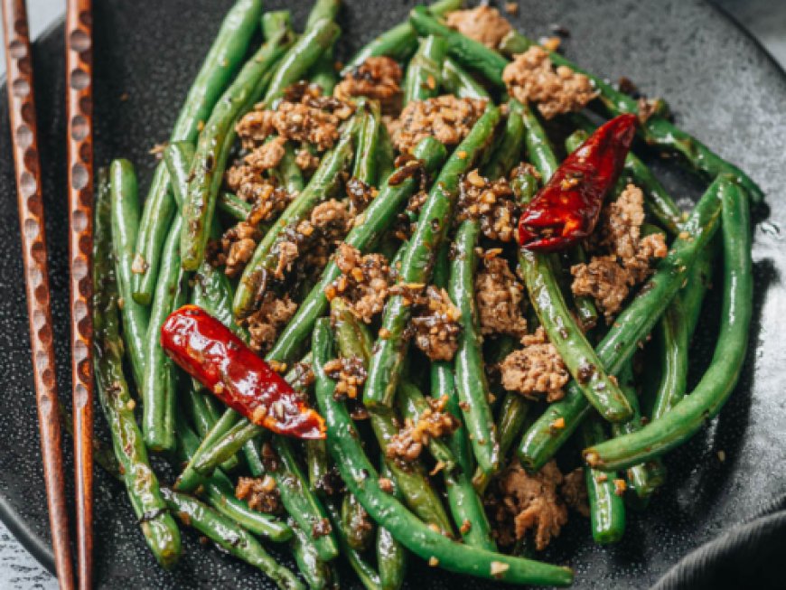 Kacang Hijau Goreng Kering ala Sichuan dengan Udang