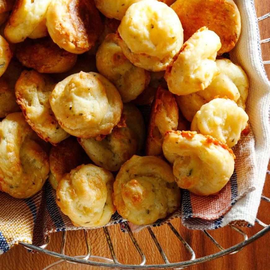 Keju cheddar gougères