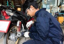 Bisa Sambil Ngabuburit, Cek 5 Hal Ini Biar Motor Tetap Sehat di Musim Hujan