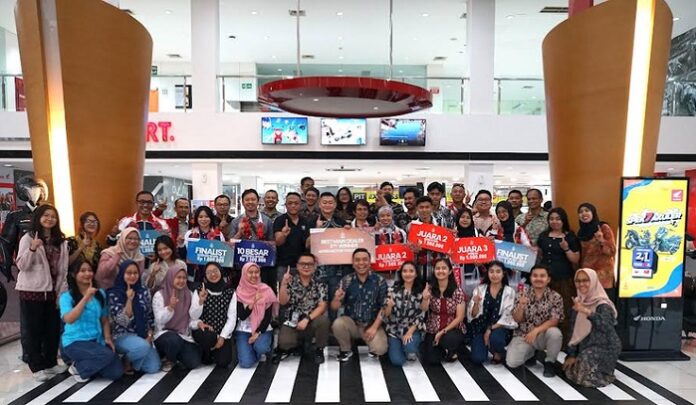 lead berita
